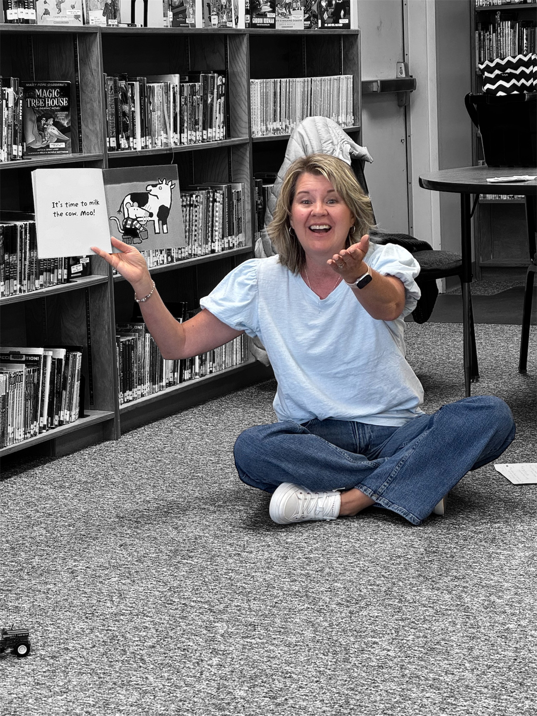 Joanne McMahon teaching in the library